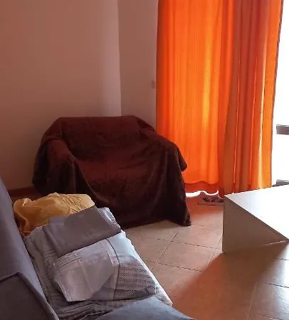 Quiet Corner Apartment *